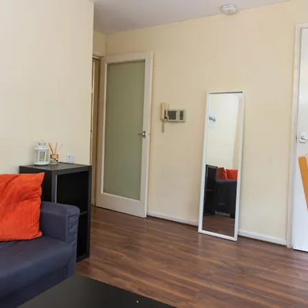 Cosy Stretford In A Prime Location *