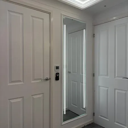 Private Bedroom In Unique Luxury House, Salford, Manchester