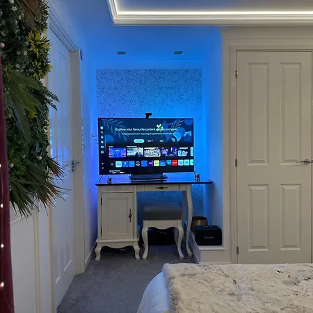 Private Bedroom In Unique Luxury House, Salford, Privat bolig Manchester