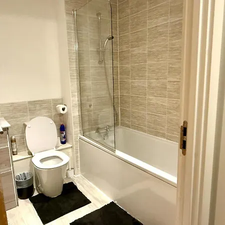 2br Duplex In Salford Mcr Sleeps4 Video In Photos