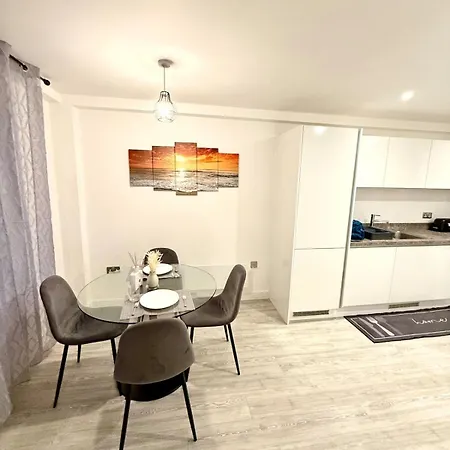 2br Duplex In Salford Mcr Sleeps4 Video In Photos