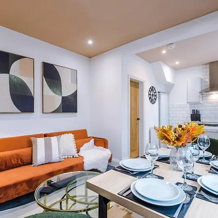 New In Greater By 53 Degrees Property, Ideal For Business, Dedicated Workspace! Feriehus