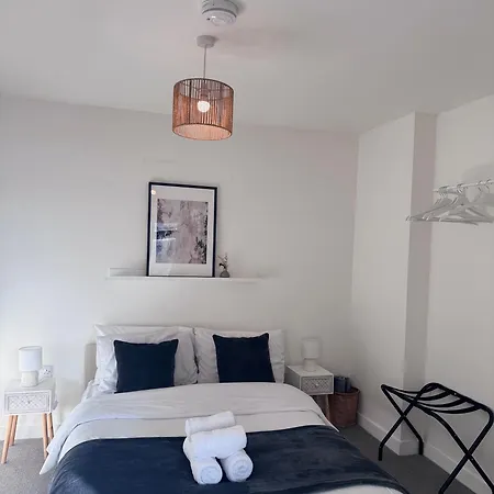 Apartment Bright And Modern Near Centre With Free Parking,wifi And Netflix Next To Old Trafford And Man United Stadium Manchester