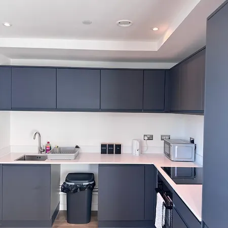 Bright And Modern Near Centre With Free Parking,wifi And Netflix Next To Old Trafford And Man United Stadium