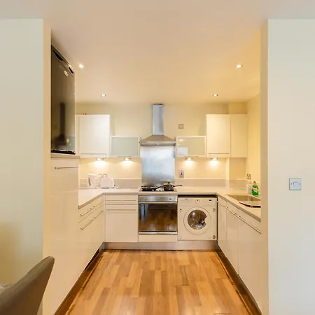 Luxury 2 Bed Ensuite Apartment In Deansgate 1 Min Walk To Commercial Area
