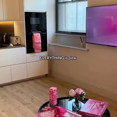 Pretty Pink Posh Penthouse * Manchester