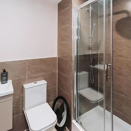 2 Bed 2 Bath Close To Ctre Sleeps 5 -free Parking * מנצ'סטר