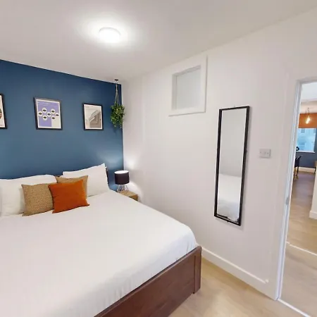 3br, Song Lyrics Theme, Self Check-in * مانشستر