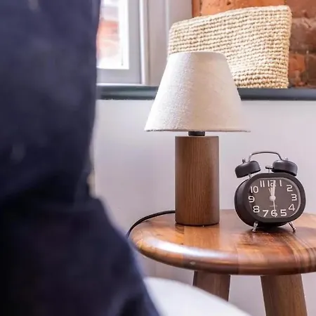 2 Bed Luxury Apartment, Parking, Gym, Concierge *