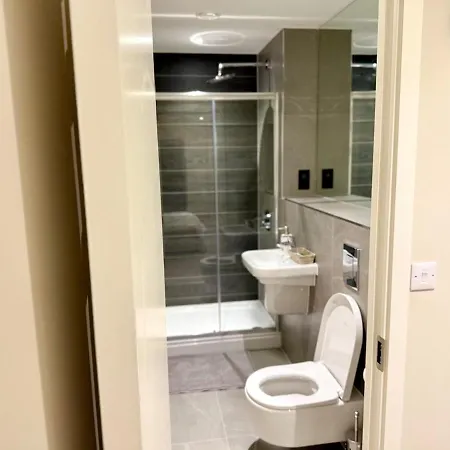 Newly Built 2br-2bath With Balcony In Mcr-sleeps4 * Manchester