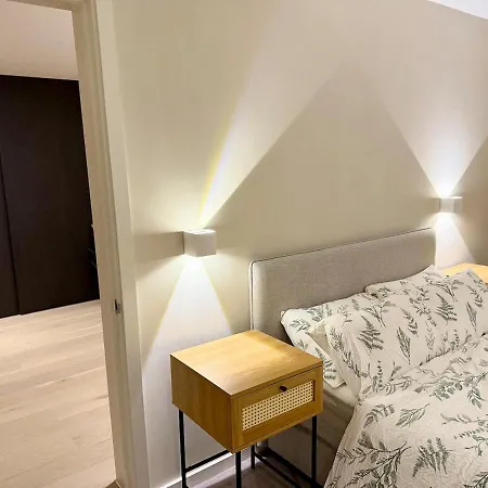 Newly Built 2br-2bath With Balcony In Mcr-sleeps4 *