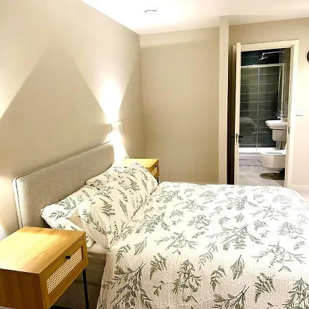 Newly Built 2br-2bath With Balcony In Mcr-sleeps4 * Manchester