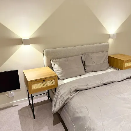 Newly Built 2br-2bath With Balcony In Mcr-sleeps4 Apartment Manchester