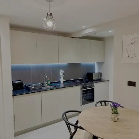 Newly Built 2br-2bath With Balcony In Mcr-sleeps4 * Manchester