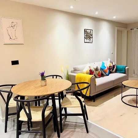 Elegant 2-bed 2-bath In With Balcony マンチェスター