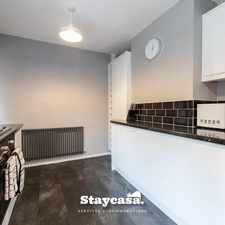 Spacious Cosy Cove With Large Driveway And Garden Nyaraló Wythenshawe