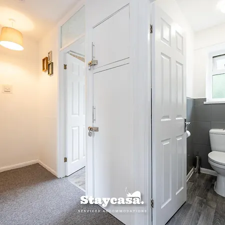 Spacious Cosy Cove With Large Driveway And Garden * Wythenshawe