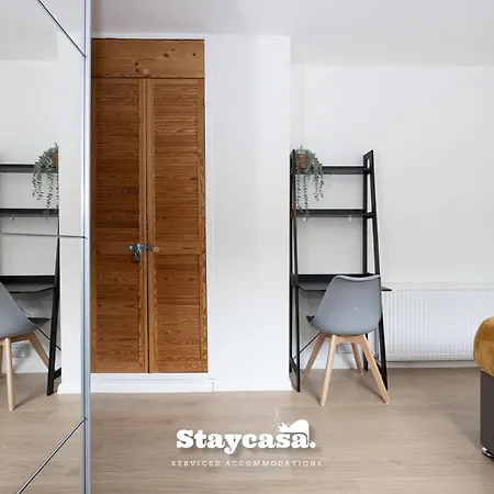 Spacious Cosy Cove With Large Driveway And Garden Nyaraló *