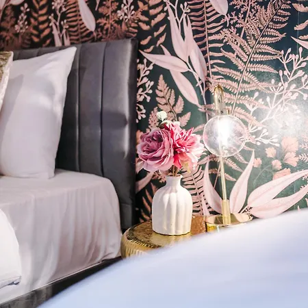 Newly Renovated 5 Bedroom Home-manchester Nyaraló