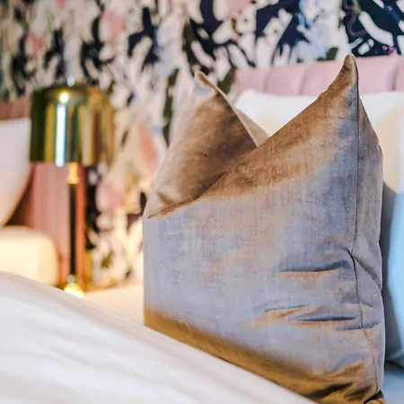 Newly Renovated 5 Bedroom Home-manchester Nyaraló