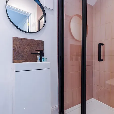 Newly Renovated 5 Bedroom Home-manchester *