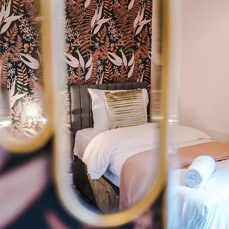 Newly Renovated 5 Bedroom Home-manchester *