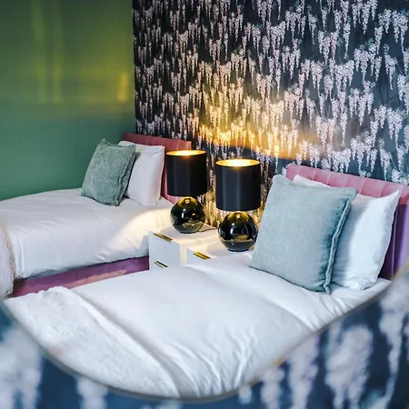 Newly Renovated 5 Bedroom Home-manchester * Manchester