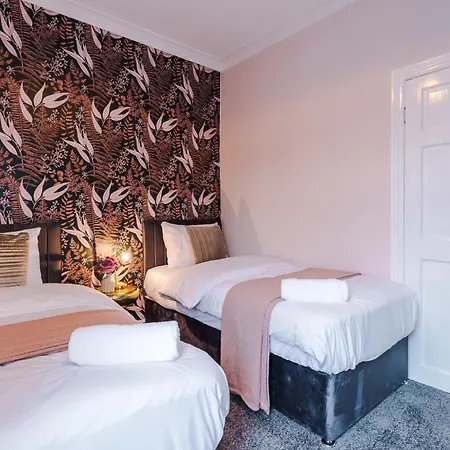 Newly Renovated 5 Bedroom Home-manchester Nyaraló Manchester