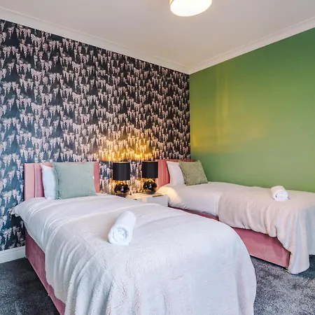 Newly Renovated 5 Bedroom Home-manchester *