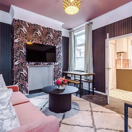 Newly Renovated 5 Bedroom Home-manchester * Manchester