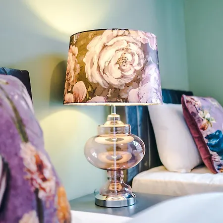 Nyaraló Newly Renovated 5 Bedroom Home-manchester *