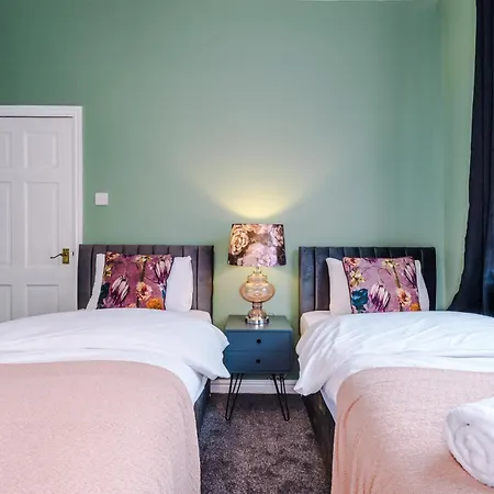 Newly Renovated 5 Bedroom Home-manchester Nyaraló Manchester