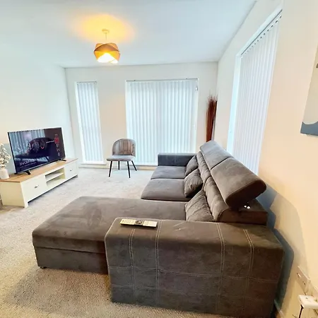 Apartment Spacious 2 Bedroom Groundfloor *