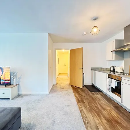 Spacious 2 Bedroom Groundfloor Apartamento