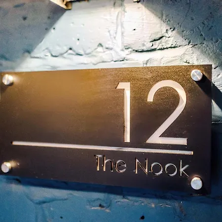 Opulent Oasis Large Luxury Sleeps 10 Feriehus