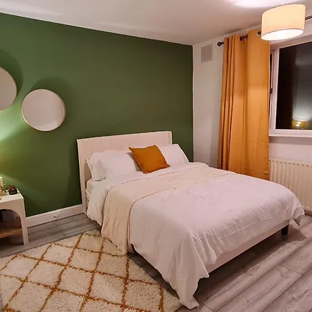 Cozy With Amenities Δωμάτια σε οικογενειακή κατοικία *