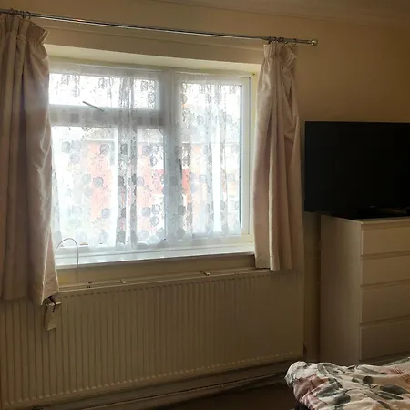Large Close To Centre * Manchester