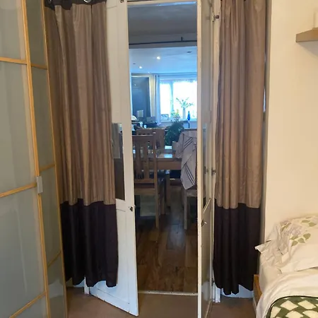 25 Gatley Avenue Ubytování v soukromí Manchester