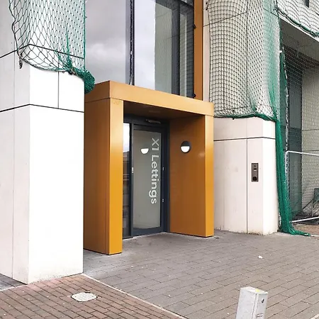 아파트 The Skyview Near Media & Old Trafford Stadium With Paid Gated Parking, 500mbps Internet & Netflix