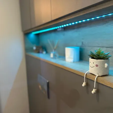 Centrally Located Modern 2 Bedroom Apartment, Minutes Walk To Ao Arena Manchester