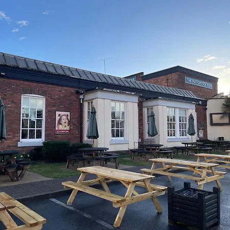 The Skyview Near Media & Old Trafford Stadium With Paid Gated Parking, 500mbps Internet & Netflix 아파트 맨체스터