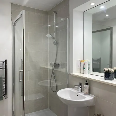 아파트 The Skyview Near Media & Old Trafford Stadium With Paid Gated Parking, 500mbps Internet & Netflix