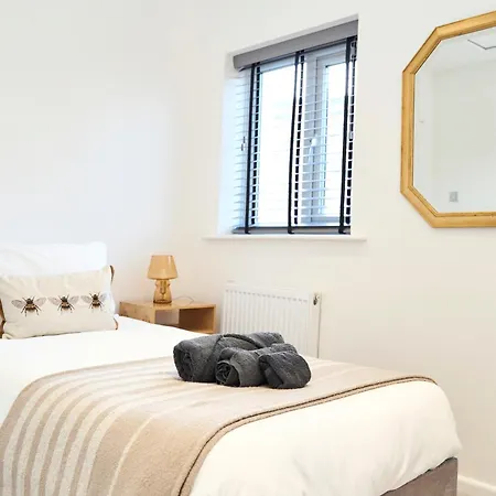 Дом отдыха Modern, Spacious Near Centre, Workspace & Wifi,
