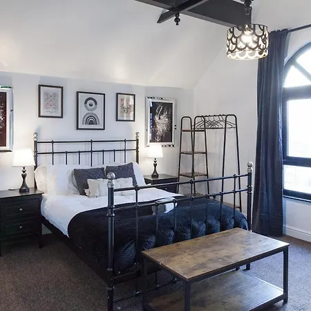 Victorian Elegance At Kingscliffe, Sleeps 17 مانشستر