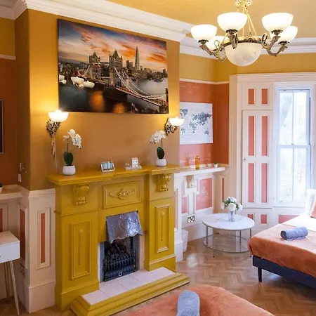 Victorian Elegance At Kingscliffe, Sleeps 17 فيلة