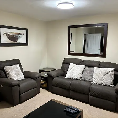Affordable In A 4 Bedroom House شقة *