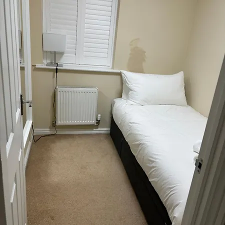 شقة Affordable In A 4 Bedroom House