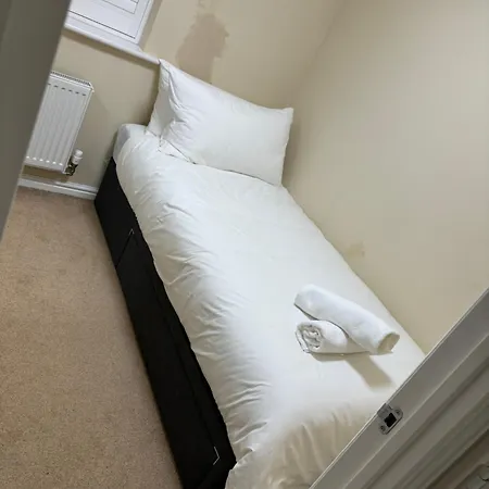 شقة Affordable In A 4 Bedroom House