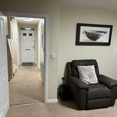 Affordable In A 4 Bedroom House شقة *
