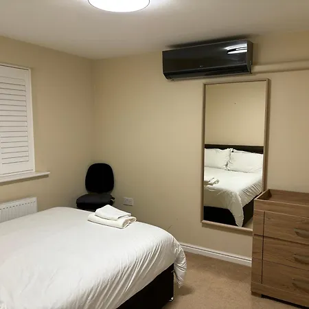 Affordable In A 4 Bedroom House شقة